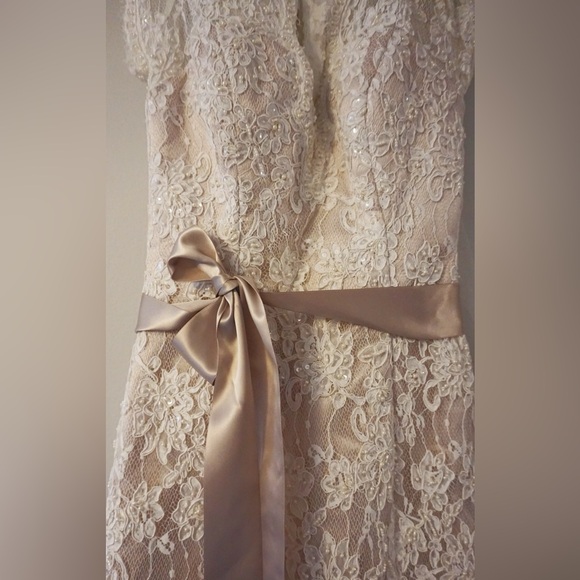 Elegant Beaded Lace Wedding Dress NWT - Picture 2 of 6